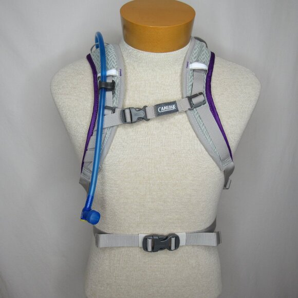 Camelbak Purple MAGIC Hydration Backpack 70oz 2 Liter Hiking Outdoor - Picture 6 of 9